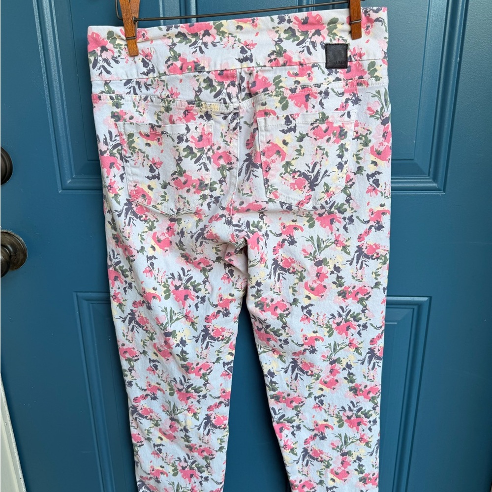 JAG jeans. Pull on jeans. Floral. Five pockets. Size 6. - Picture 2 of 7